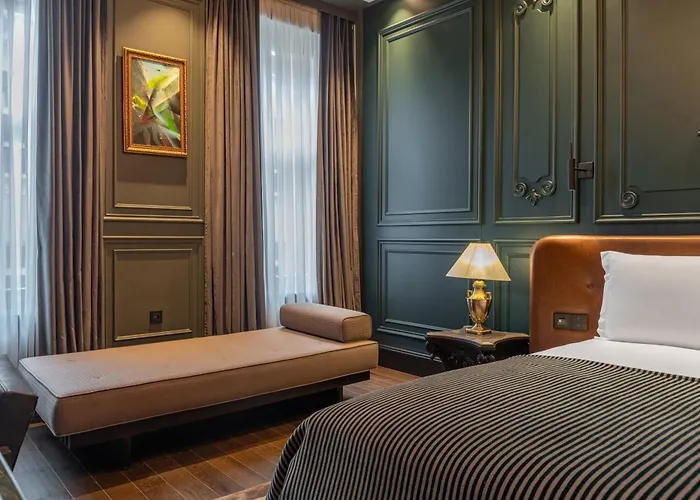 Orient Occident Istanbul, Autograph Collection