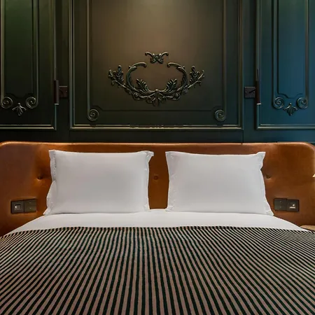 Orient Occident Istanbul, Autograph Collection