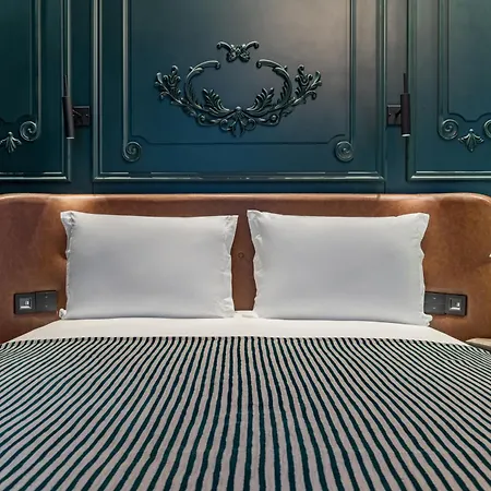 Orient Occident Istanbul, Autograph Collection